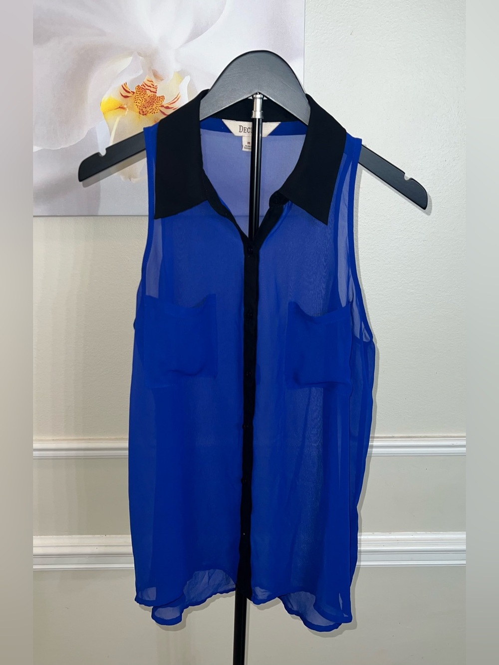 Decree Women’s Blue and Black Button Down Tank Top With Collar! Size Medium.